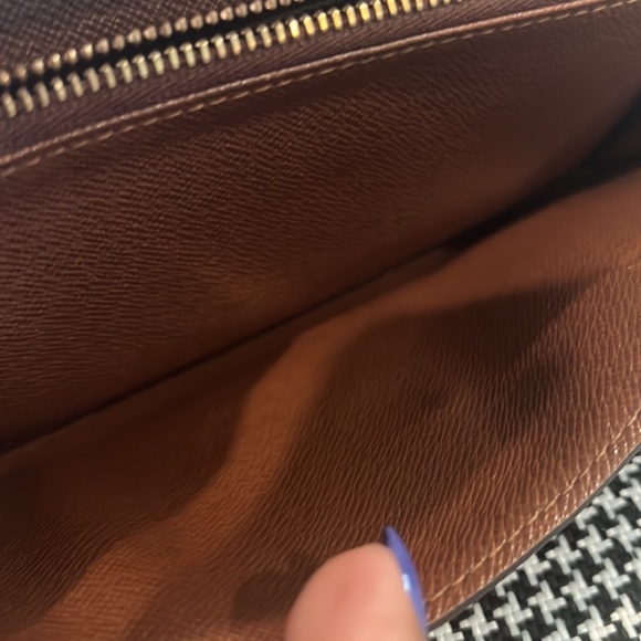 SOLD Louis Vuitton - Monogram Sarah Wallet - Picture 8 of 9